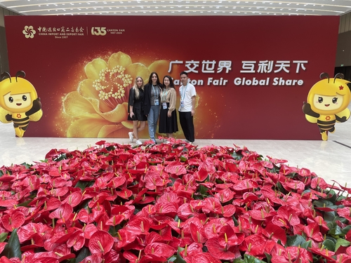 Het laatste nieuws van het bedrijf over Jinyu Silicone Factory toont innovatieve siliconenproducten op Canton Fair 2025
