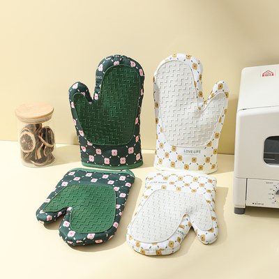 Goede prijs. Oven mitts Oven handschoenen BBQ handschoenen Silicone verdikt katoen dubbele laag ontwerp niet-slip teksture grips bakhandschoenen online