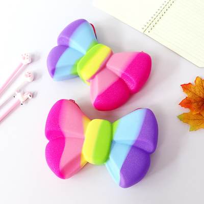 Goede prijs. Gepersonaliseerde BPA-vrije siliconen potlooddoos potloodzak voor kind verjaardag kerstcadeau make-up zak kruislichaam schouderzak online