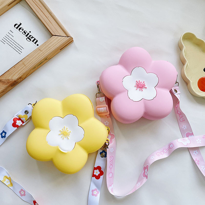 Goede prijs. Ouder-kind boodschappenzak Silikon bloem Kinderen Crossbody zak Make-up zak opslag Contianer school kantoorbenodigdheden cadeautjes online